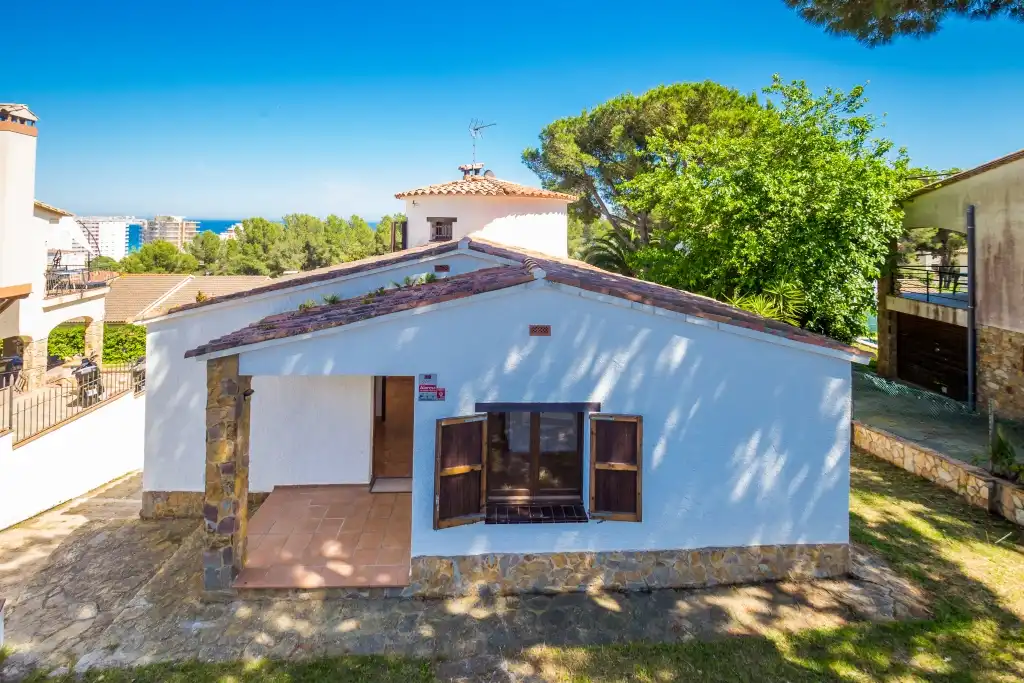 Vista exterior de Casa o xalet en venda en Calonge i Sant Antoni amb Calefacció, Jardí privat i Terrassa