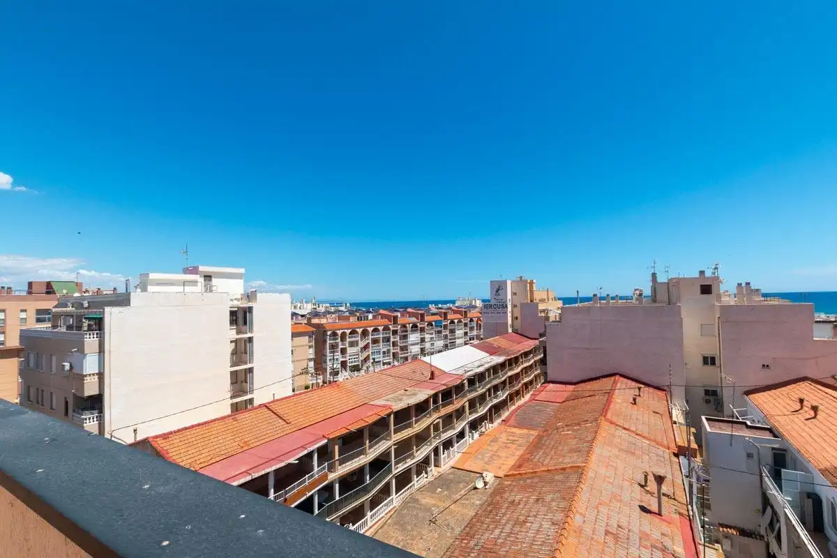 Vista exterior de Apartamento en venta en Torrevieja con Terraza y Balcón