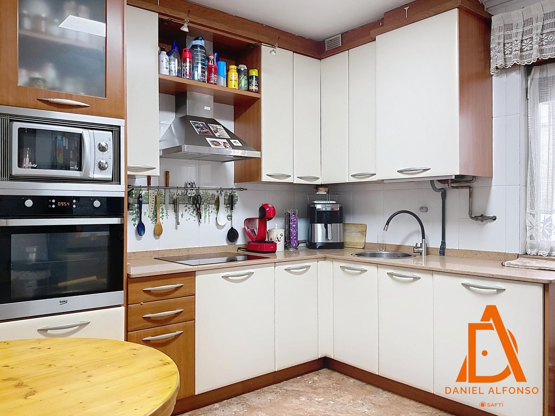 Kitchen of Flat for sale in Langreo  with Heating