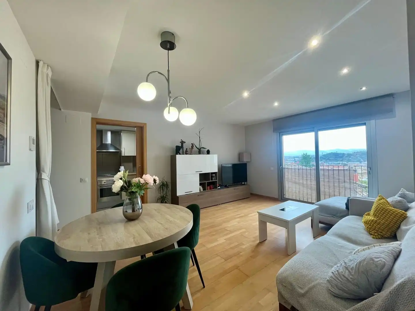 Sala de estar de Piso en venta en Montornès del Vallès con Aire acondicionado, Calefacción y Terraza