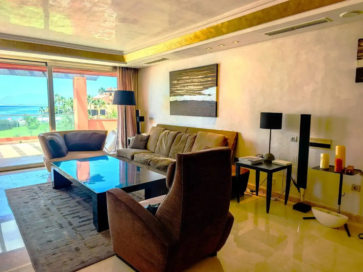 Sala de estar de Ático en venta en Marbella con Aire acondicionado, Terraza y Sauna