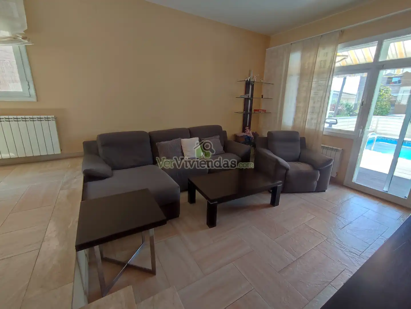 Sala d'estar de Casa o xalet en venda en Cerdanyola del Vallès amb Aire condicionat, Calefacció i Jardí privat