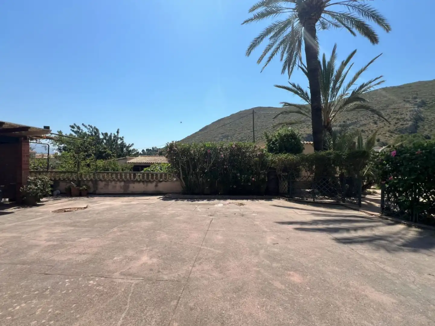 Vista exterior de Casa o xalet en venda en Pedreguer amb Jardí privat, Terrassa i Piscina