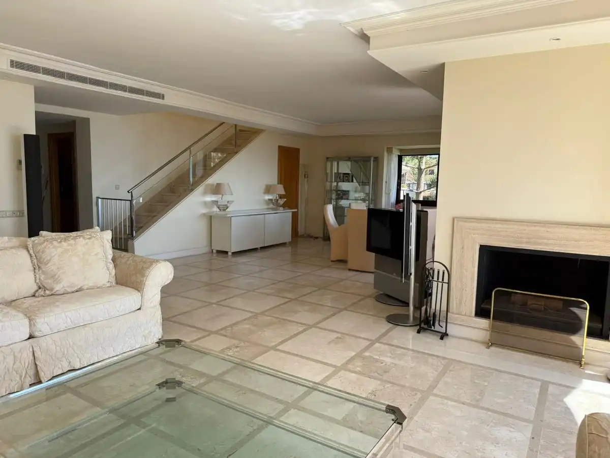 Wohnzimmer von Maisonette zur Miete in Estepona mit Terrasse, Schwimmbad und Gemeinschaftspool