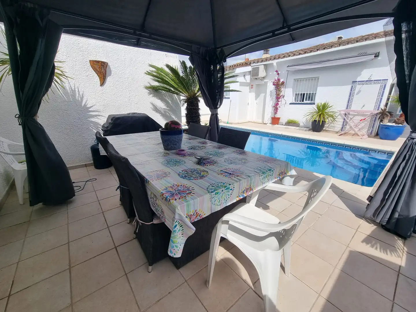 Terrassa de Casa adosada en venda en Empuriabrava amb Aire condicionat, Piscina i Moblat