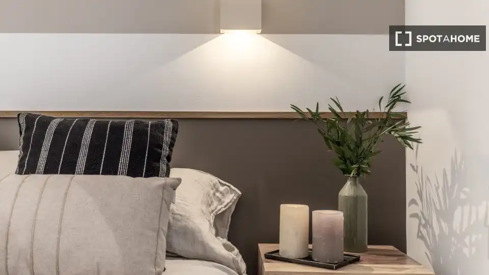 Bedroom of Flat for rent in Madrid  with Air Conditioner, Heating and Furnished