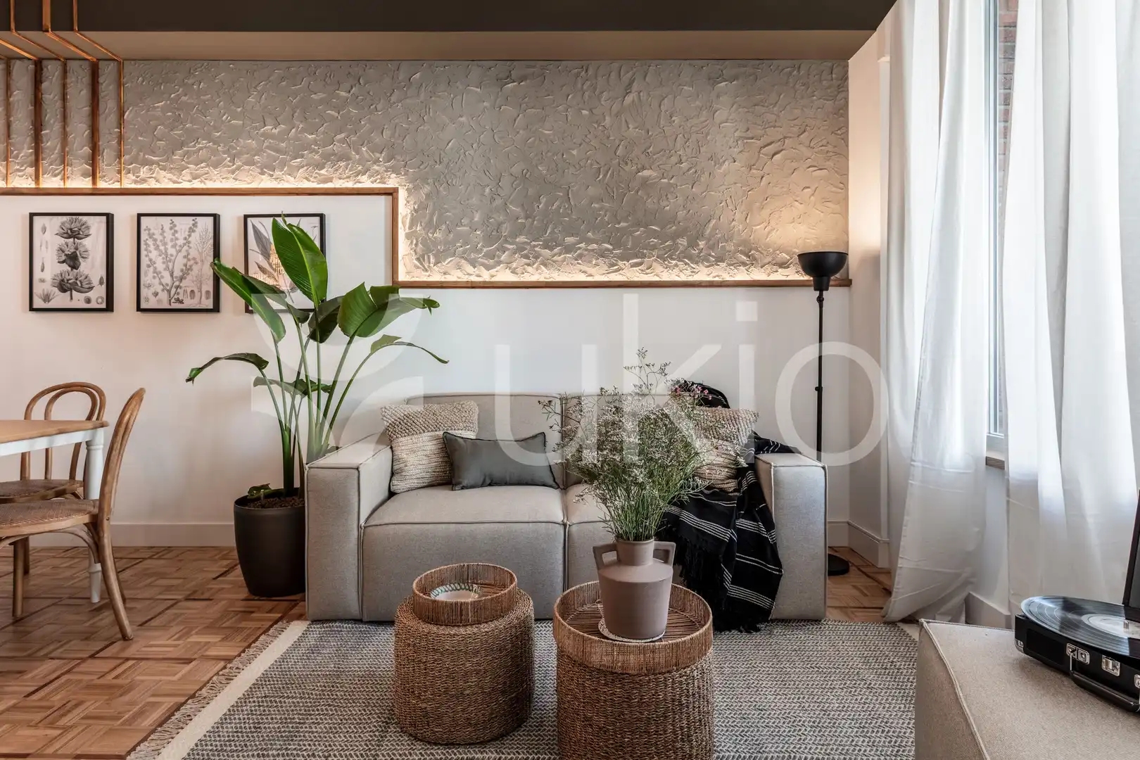 Living room of Flat for rent in Madrid  with Air Conditioner, Terrace and Furnished