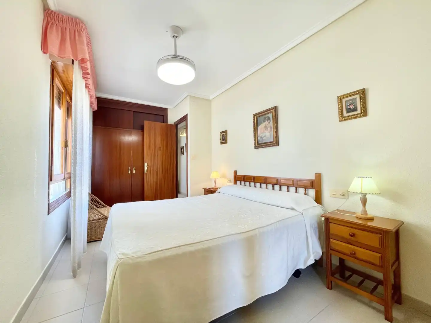 Schlafzimmer von Erdgeschoss zur Miete in Torrevieja mit Klimaanlage, Heizung und Terrasse