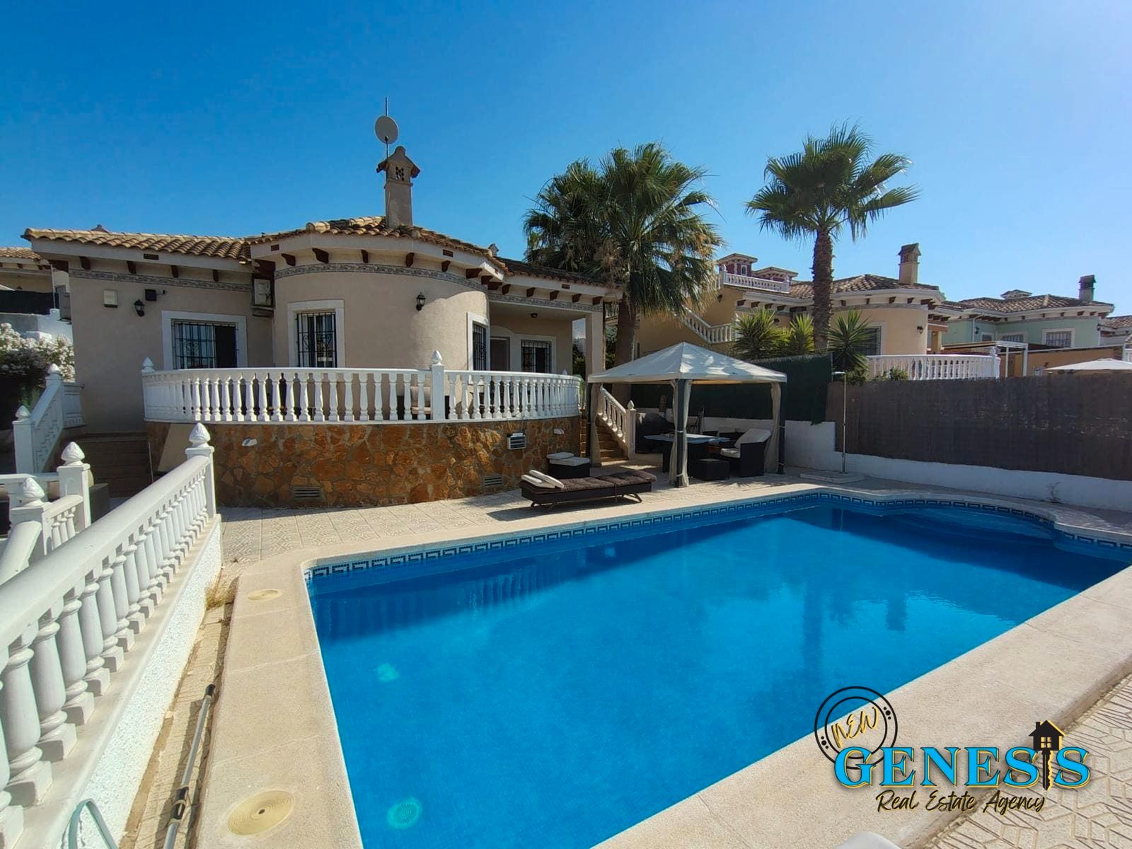 Vista exterior de Casa o xalet en venda en Bigastro amb Aire condicionat, Calefacció i Jardí privat