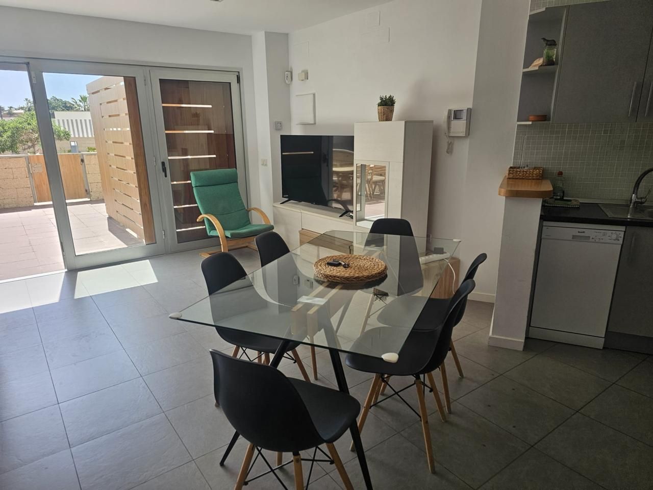 Menjador de Dúplex en venda en Granadilla de Abona amb Terrassa, Moblat i Piscina comunitària