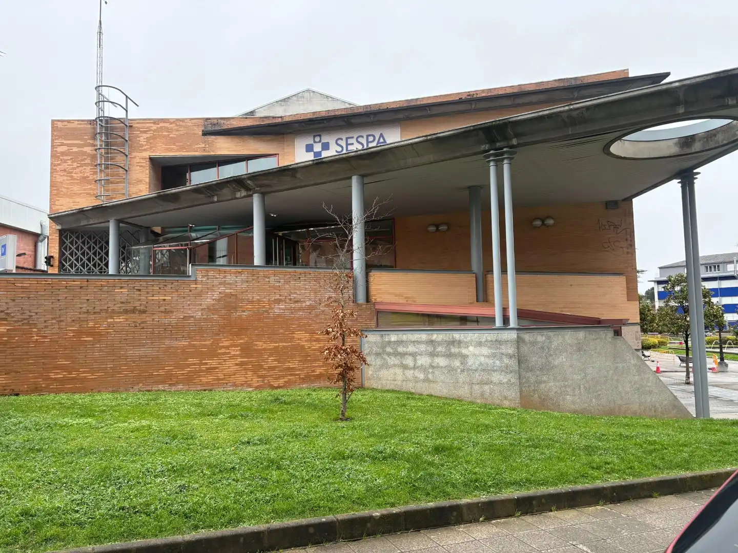 Local de lloguer a Calle de Palmira Villa González, 9, Milán - Pumarín
