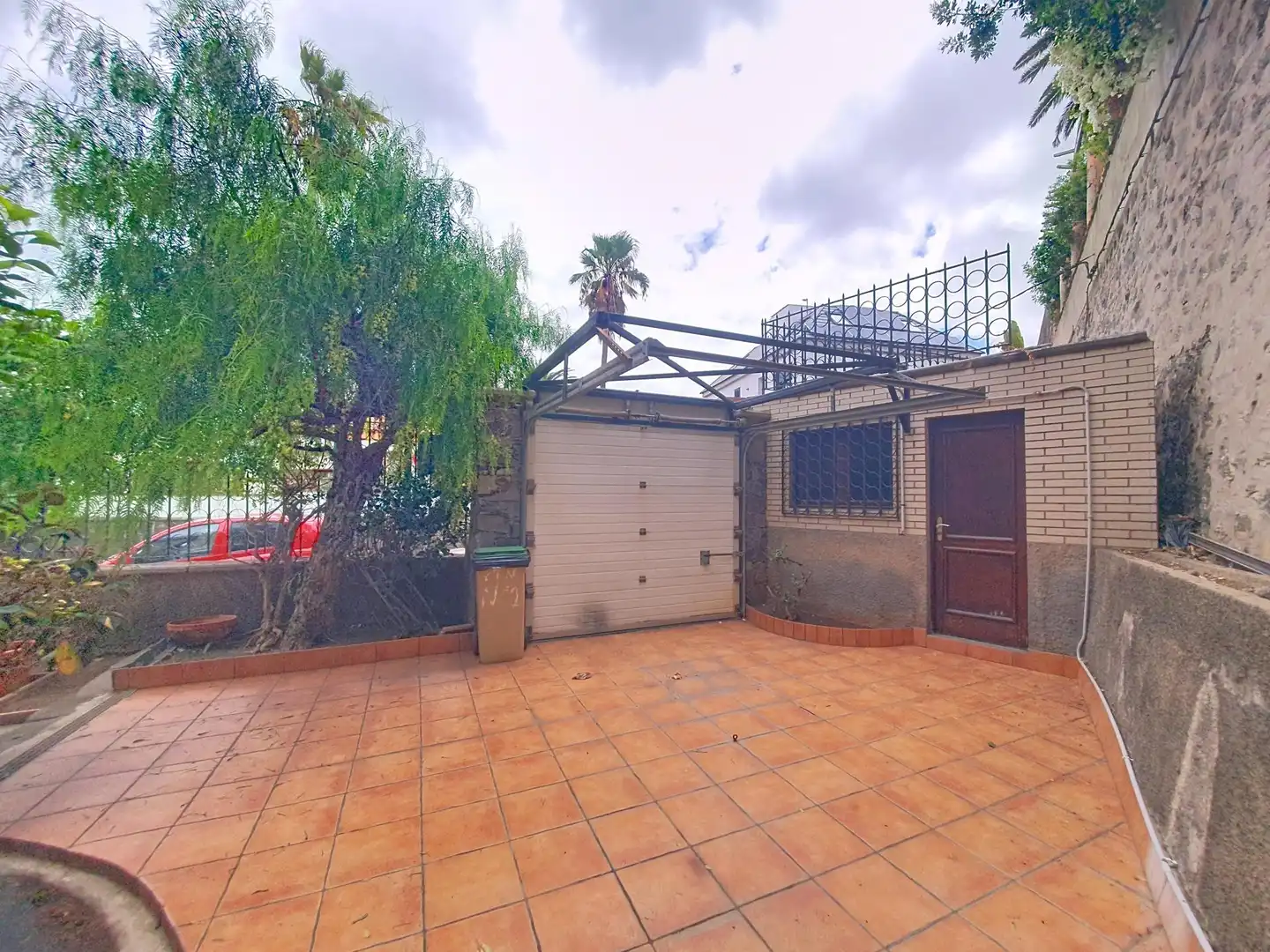 Vista exterior de Casa o xalet en venda en Las Palmas de Gran Canaria amb Aire condicionat, Jardí privat i Balcó