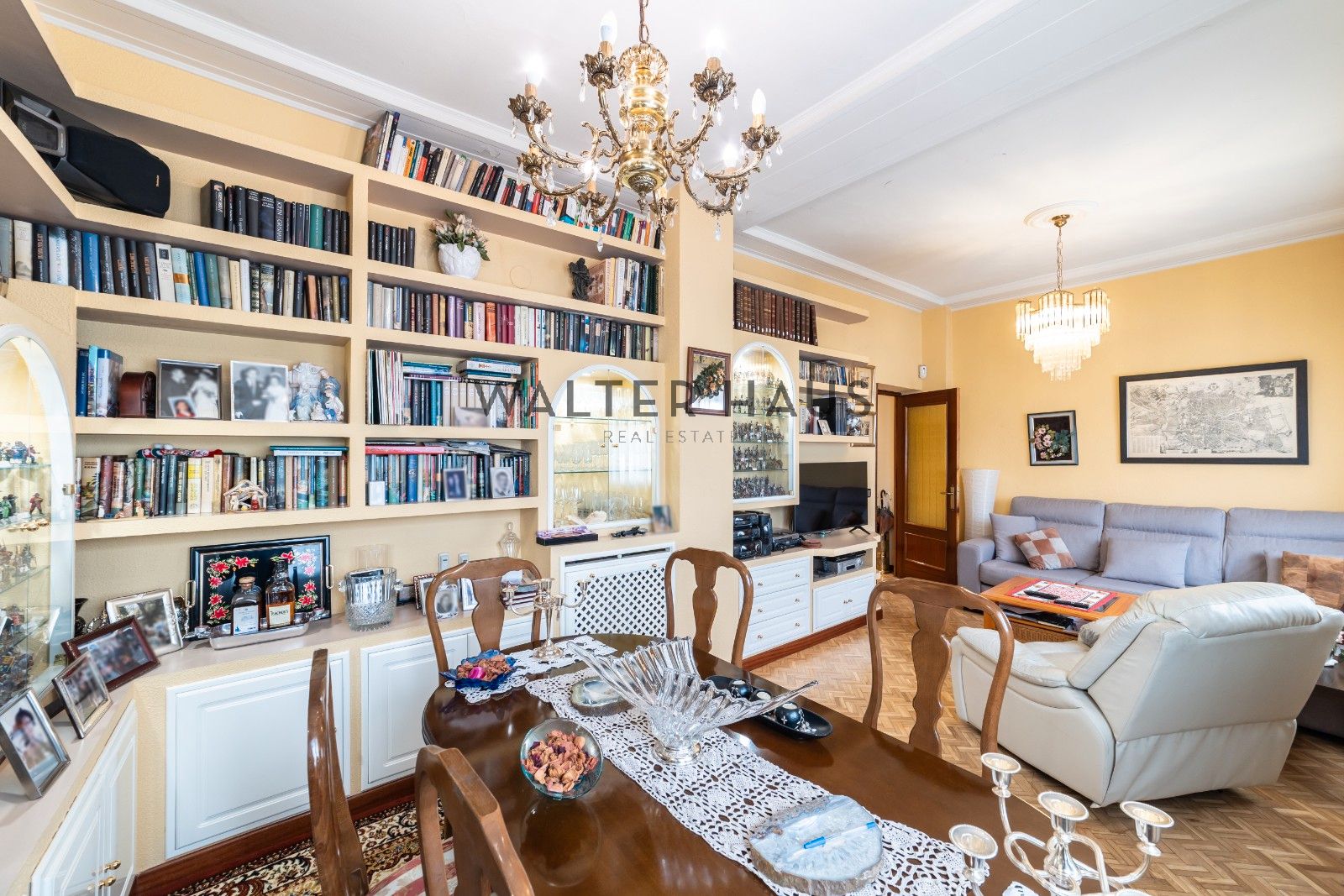 Sala d'estar de Pis en venda en  Madrid Capital amb Calefacció