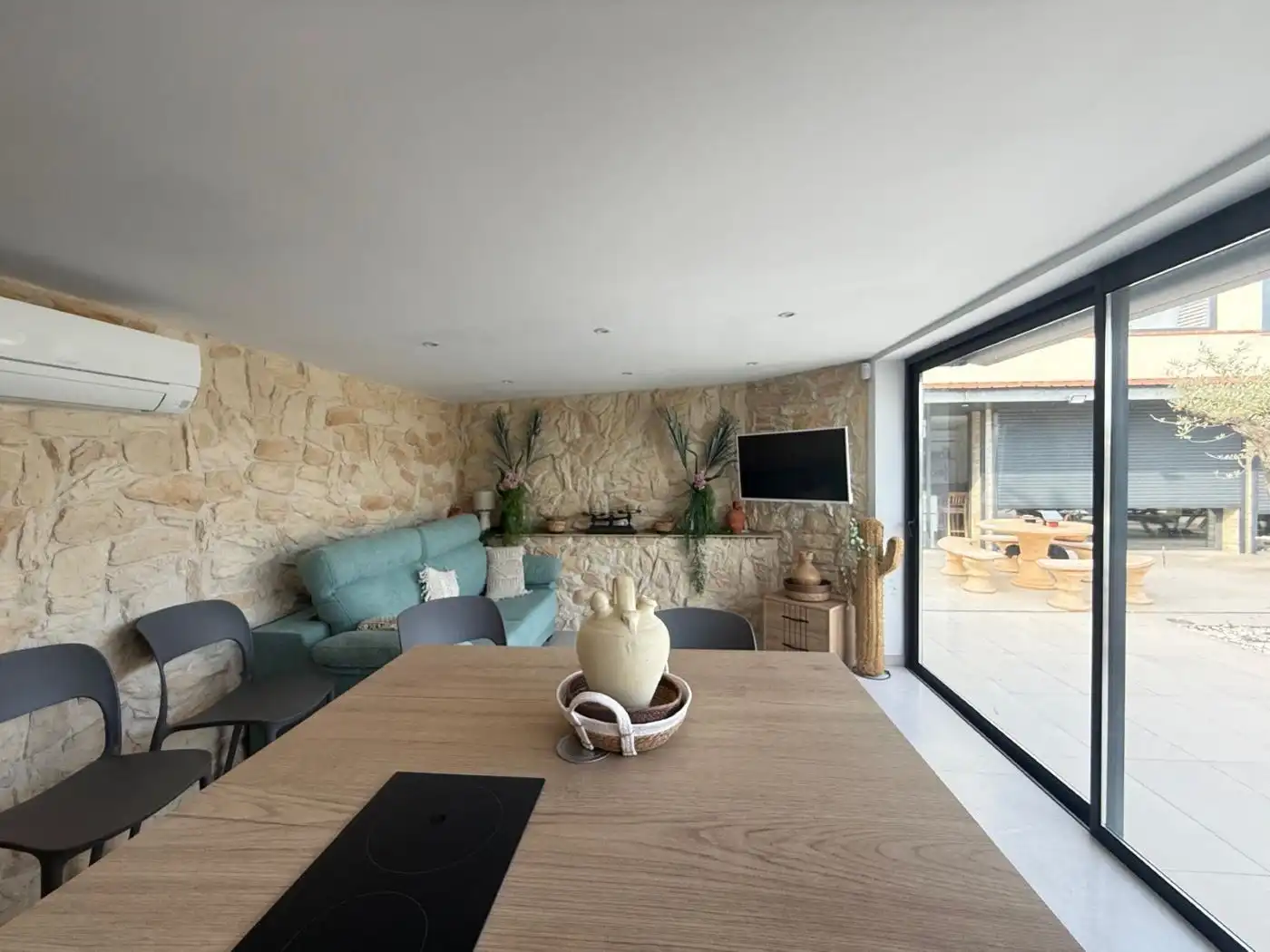 Sala d'estar de Casa o xalet en venda en Castelló d'Empúries amb Aire condicionat, Calefacció i Jardí privat