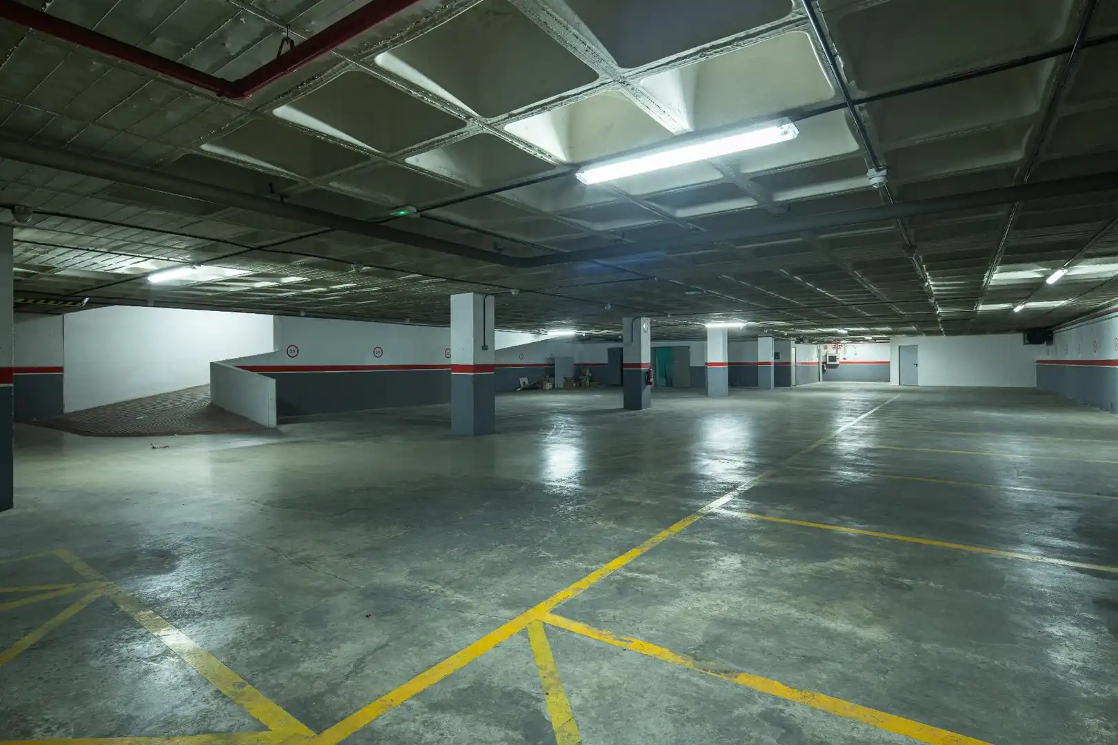 Parkplatz von Gebäude zur Miete in Armilla