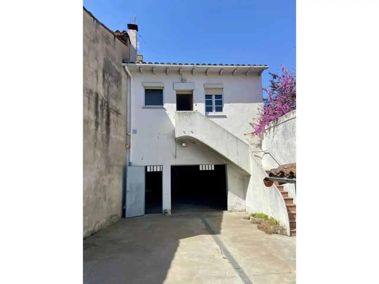 Vista exterior de Casa o xalet en venda en Sant Joan Les Fonts amb Calefacció i Jardí privat