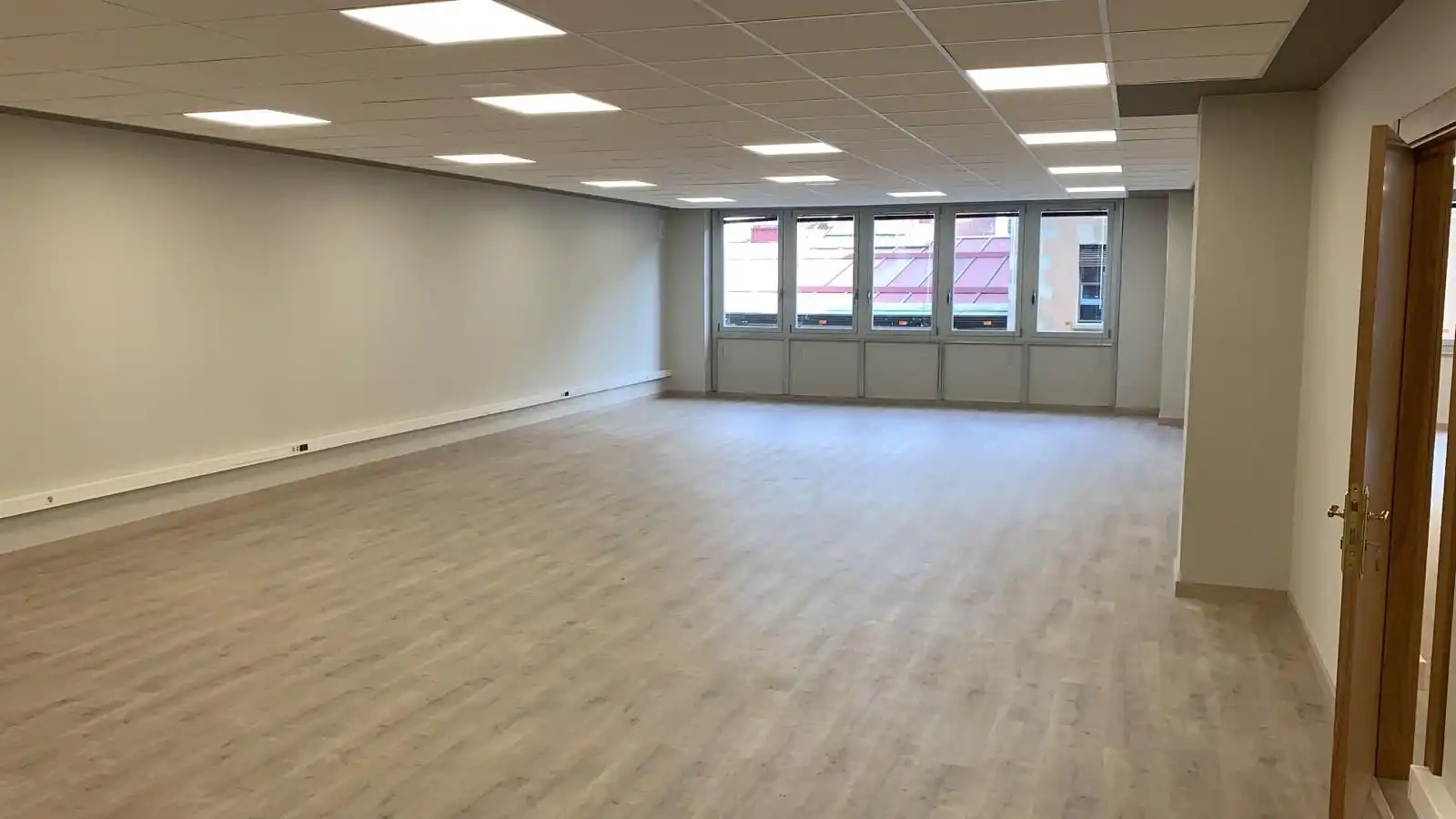 Büro zum Verkauf in General Alava Kalea, 10, Ensanche