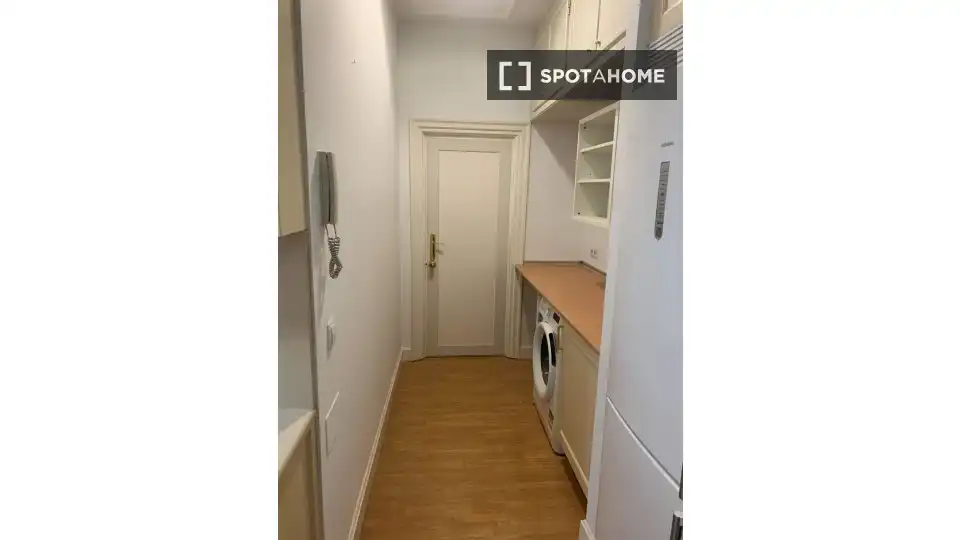 Habitación de Piso de alquiler en Madrid con Aire acondicionado, Calefacción y Amueblado