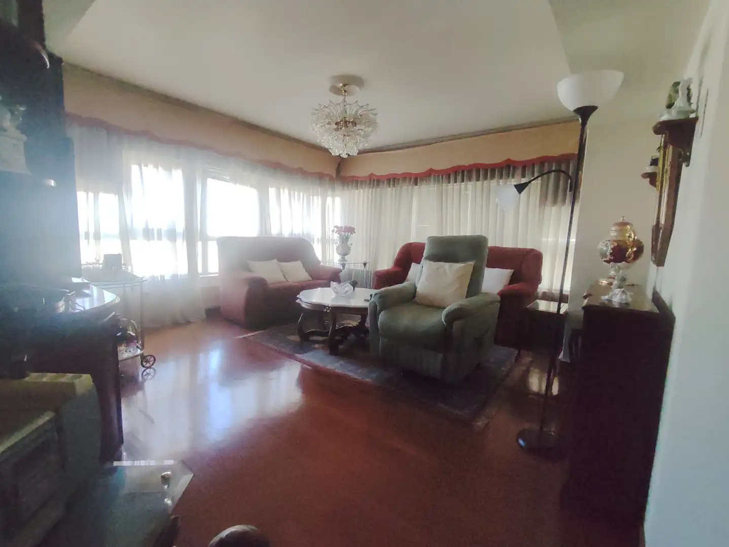 Sala d'estar de Pis de lloguer en A Coruña Capital  amb Calefacció, Parquet i Moblat