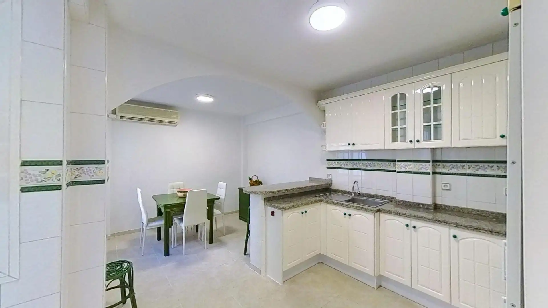 Cocina de Piso de alquiler en Alicante / Alacant con Aire acondicionado y Amueblado
