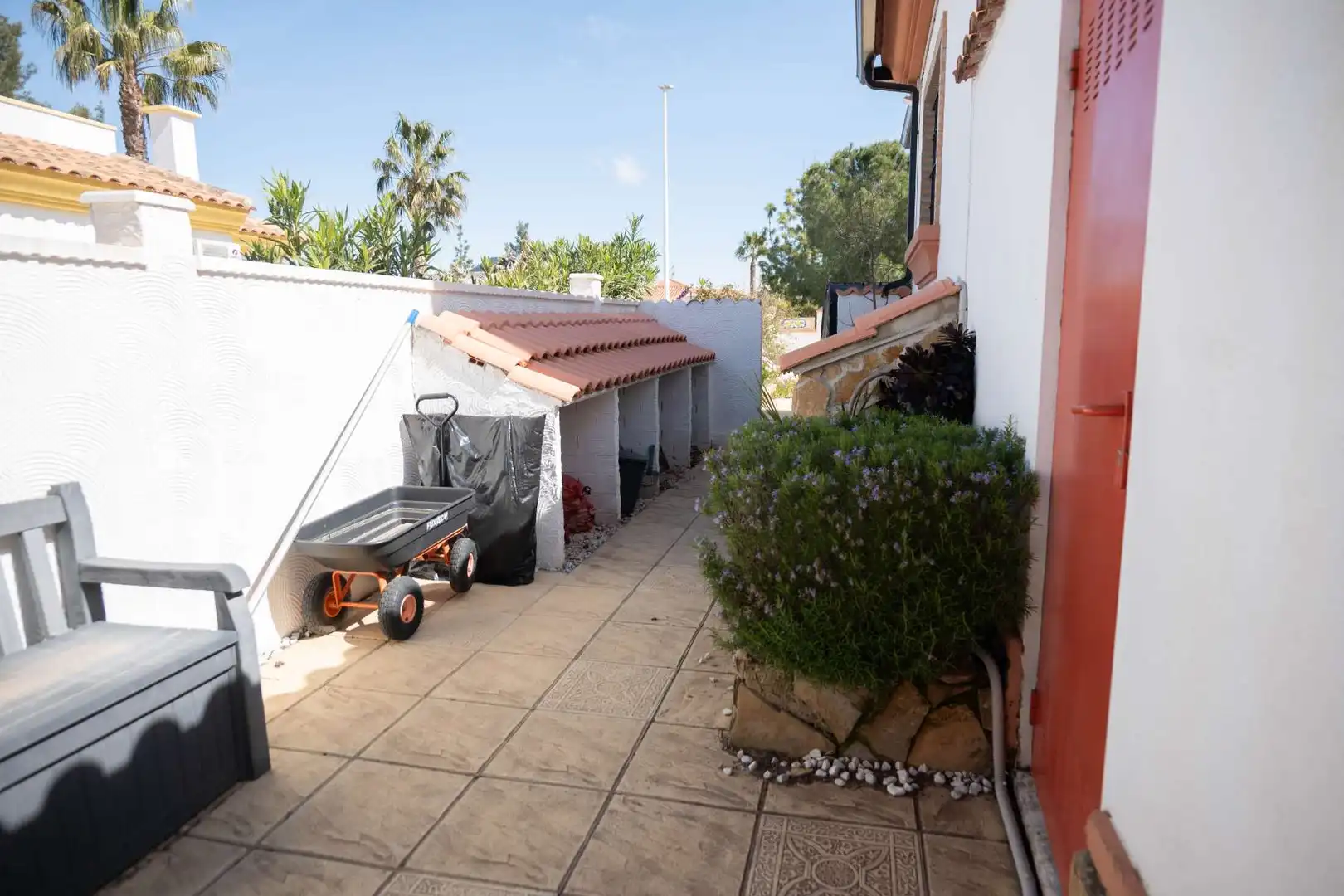 Vista exterior de Casa o xalet en venda en Hondón de las Nieves / El Fondó de les Neus amb Calefacció, Jardí privat i Terrassa