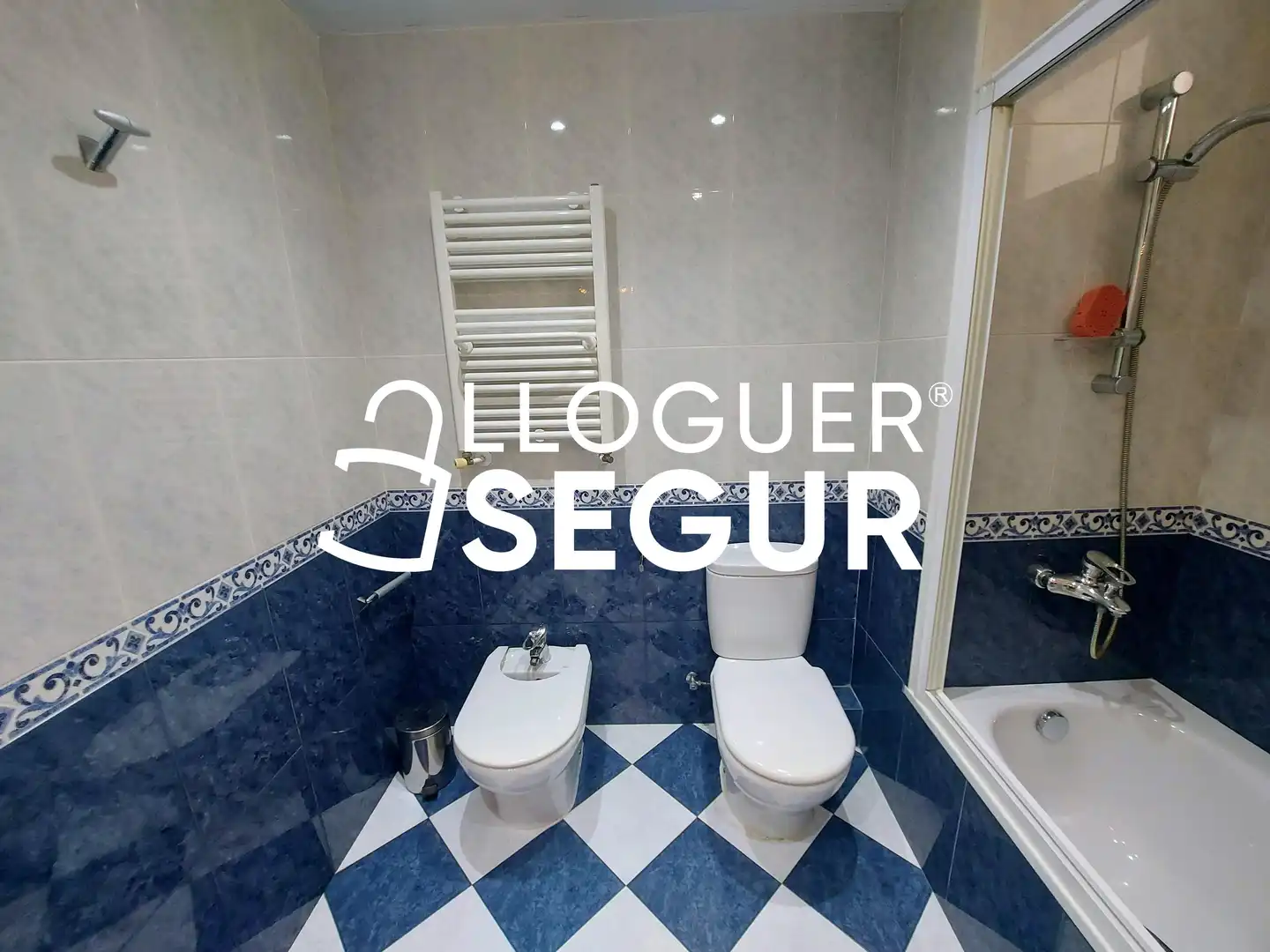 Flat for rent in de Sabino Arana , La Maternitat i Sant Ramon