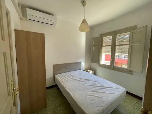 Dormitori de Apartament de lloguer en Zaragoza amb Aire condicionat, Calefacció i Moblat