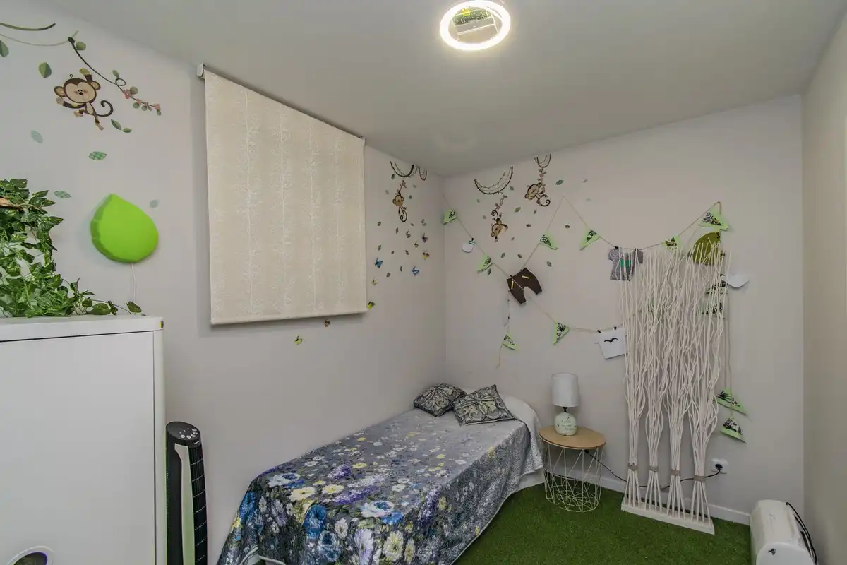 Dormitori de Apartament en venda en Benahavís amb Aire condicionat, Jardí privat i Moblat