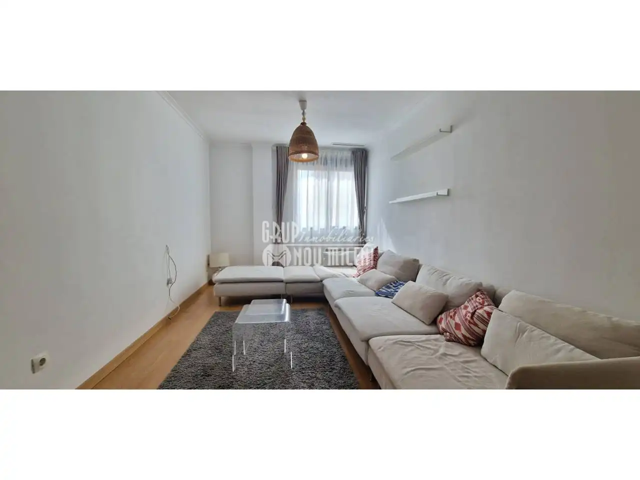 Living room of Flat for rent in Silla  with Air Conditioner, Heating and Parquet flooring