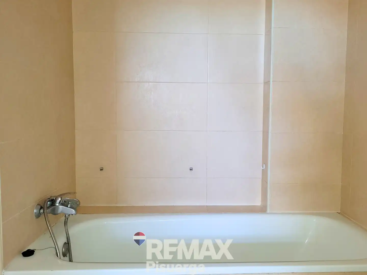Badezimmer von Wohnung zum Verkauf in Santovenia de Pisuerga mit Heizung, Abstellraum und Balkon