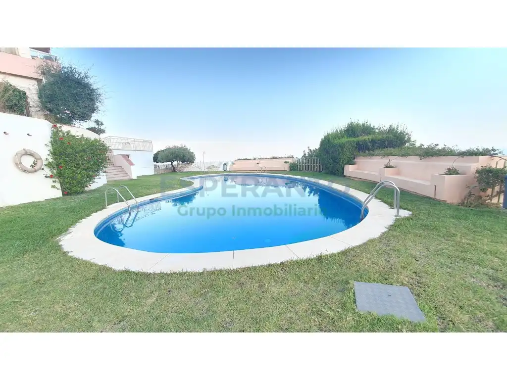 Piscina de Apartament de lloguer en Benalmádena amb Moblat