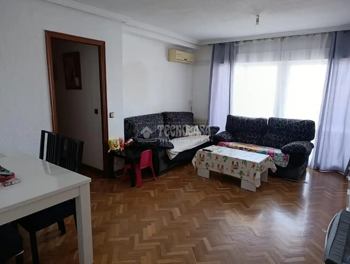 Living room of Flat for sale in Fuenlabrada  with Heating, Swimming Pool and Community pool