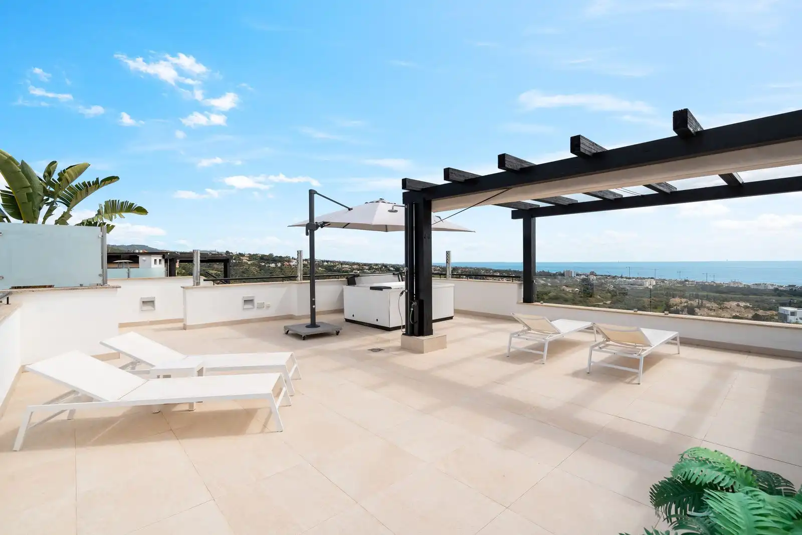 Casa aparellada amb piscina en venda a Urbanizacion los Altos de los Monteros 11, imagen 17