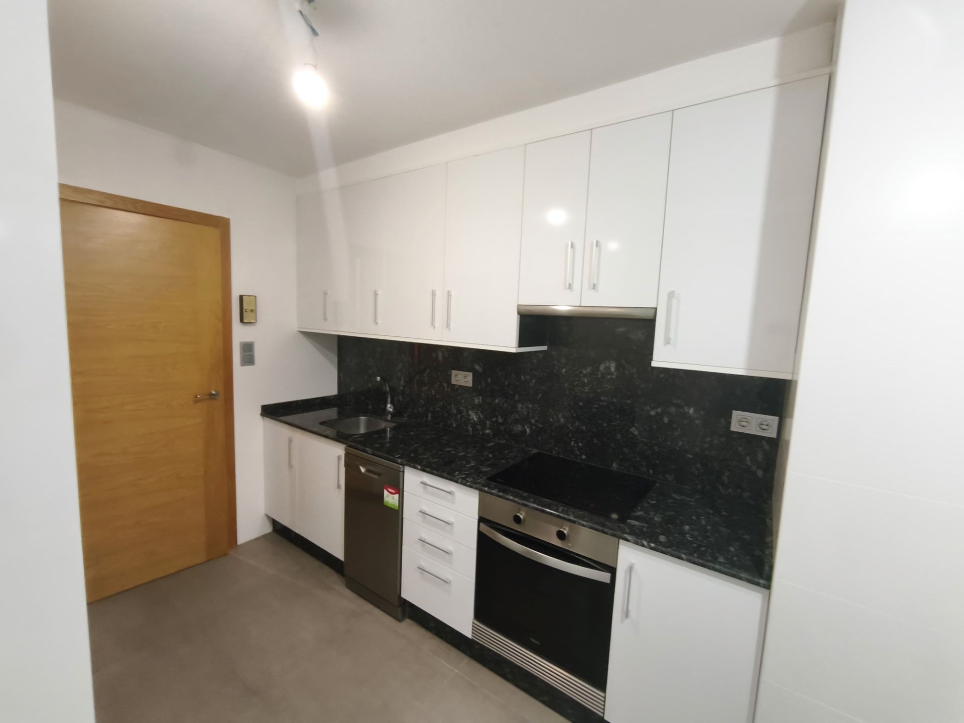 Kitchen of Flat to rent in Vigo   with Storage room