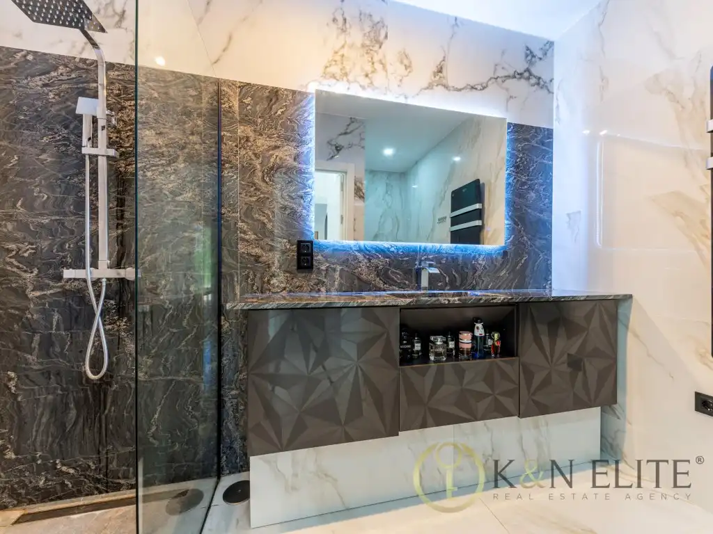 Bathroom of Houses for sale in Petrer  with Private garden, Terrace and Swimming Pool