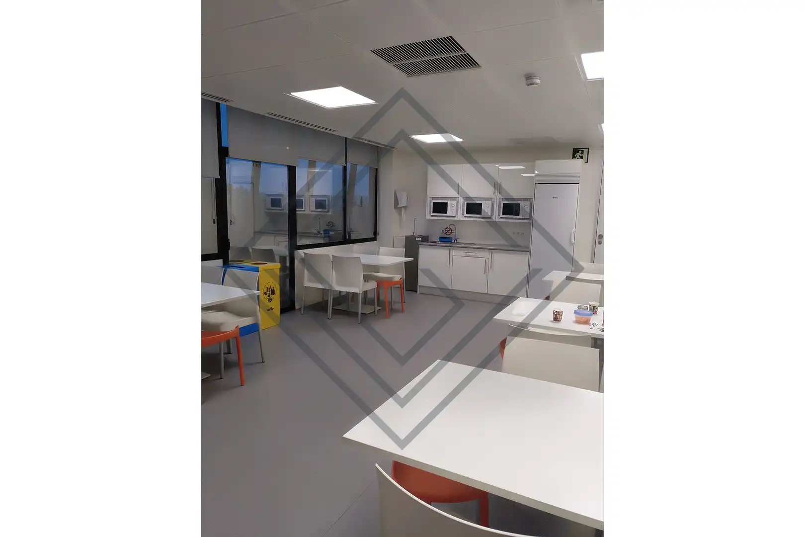 Cocina de Oficina de alquiler en Madrid con Aire acondicionado y Calefacción