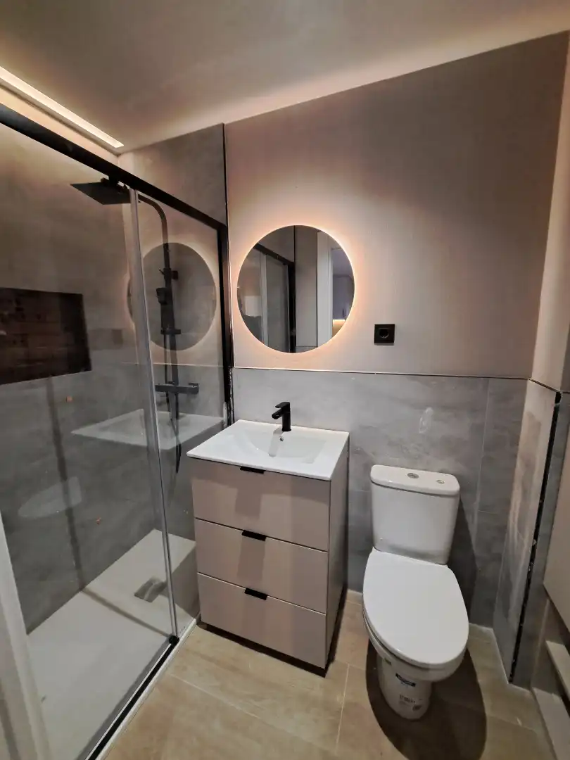 Bathroom of Apartments for rent in León Capital   with Parquet flooring, Furnished and Oven