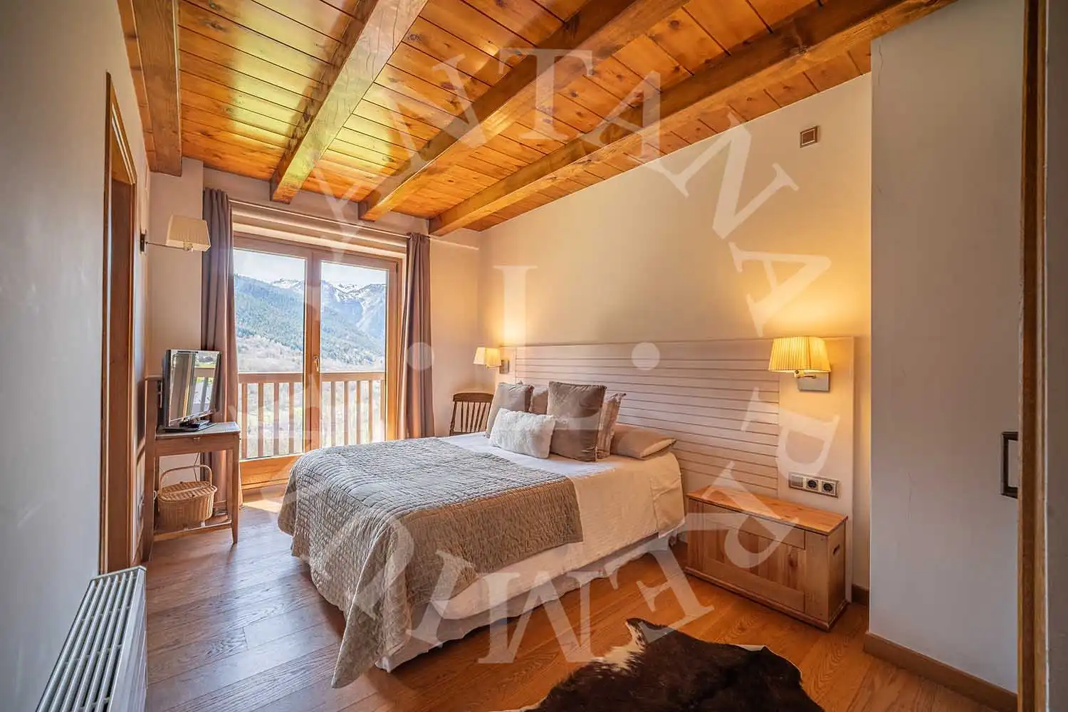Habitación de Casa adosada en venta en Naut Aran con Calefacción, Jardín privado y Parquet