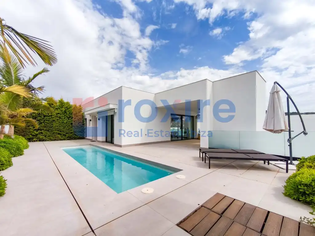 Vista exterior de Casa o xalet en venda en Santa Eulària des Riu amb Aire condicionat, Calefacció i Jardí privat