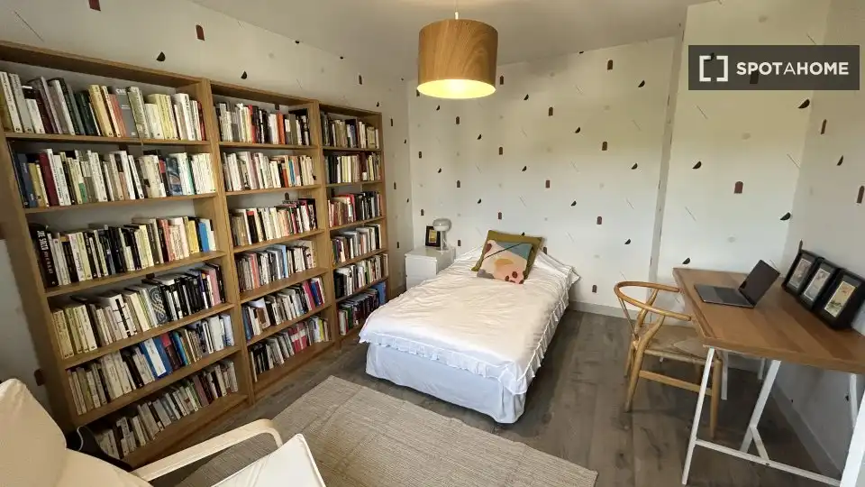 Bedroom of Flat for rent in Madrid  with Air Conditioner, Heating and Furnished