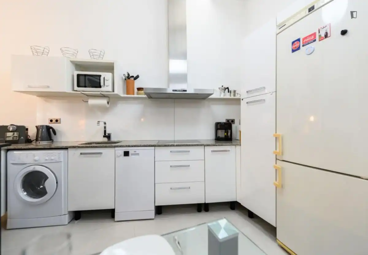 Cocina de Apartamento de alquiler en Madrid con Calefacción, Amueblado y Horno