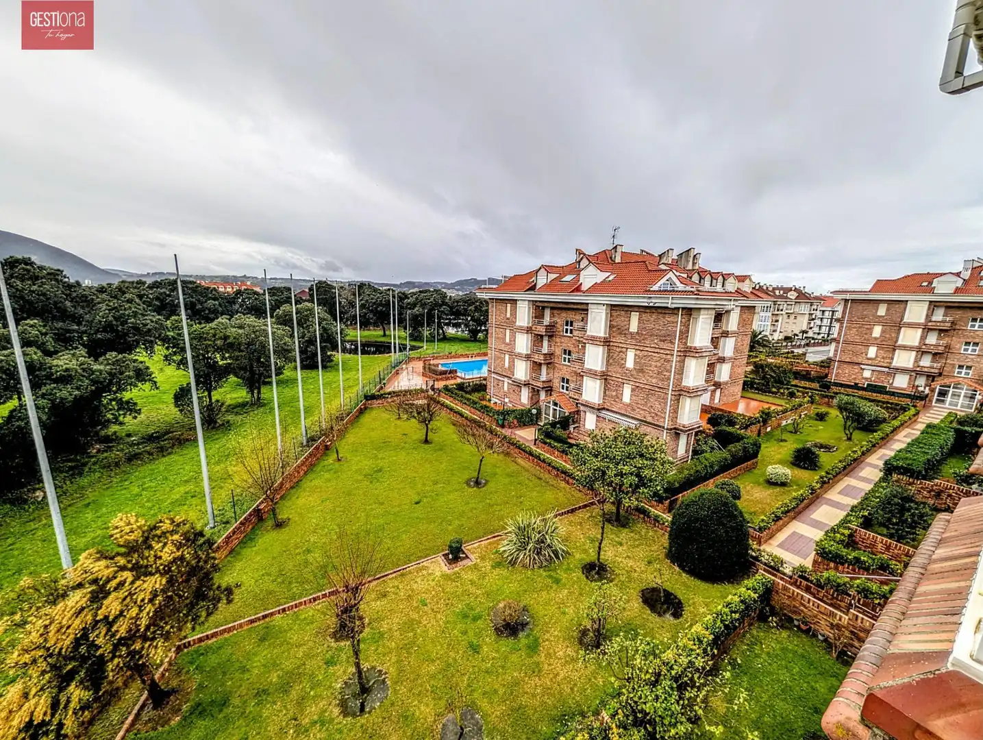 Vista exterior de Apartamento en venta en Noja con Calefacción, Terraza y Balcón