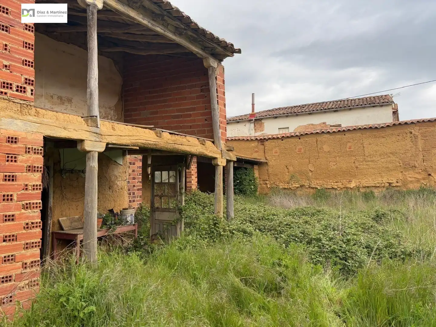 Vista exterior de Casa o chalet en venta en Villaturiel con Jardín privado