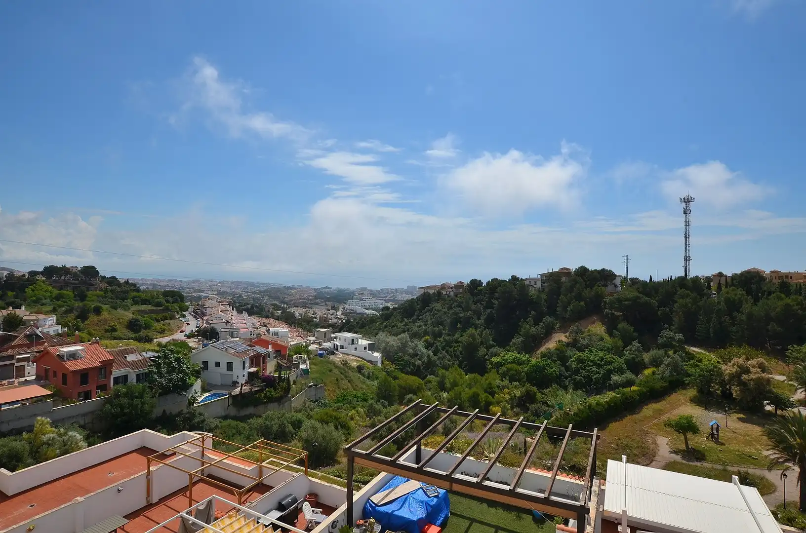Exterior view of Attic for sale in Benalmádena  with Air Conditioner, Parquet flooring and Terrace