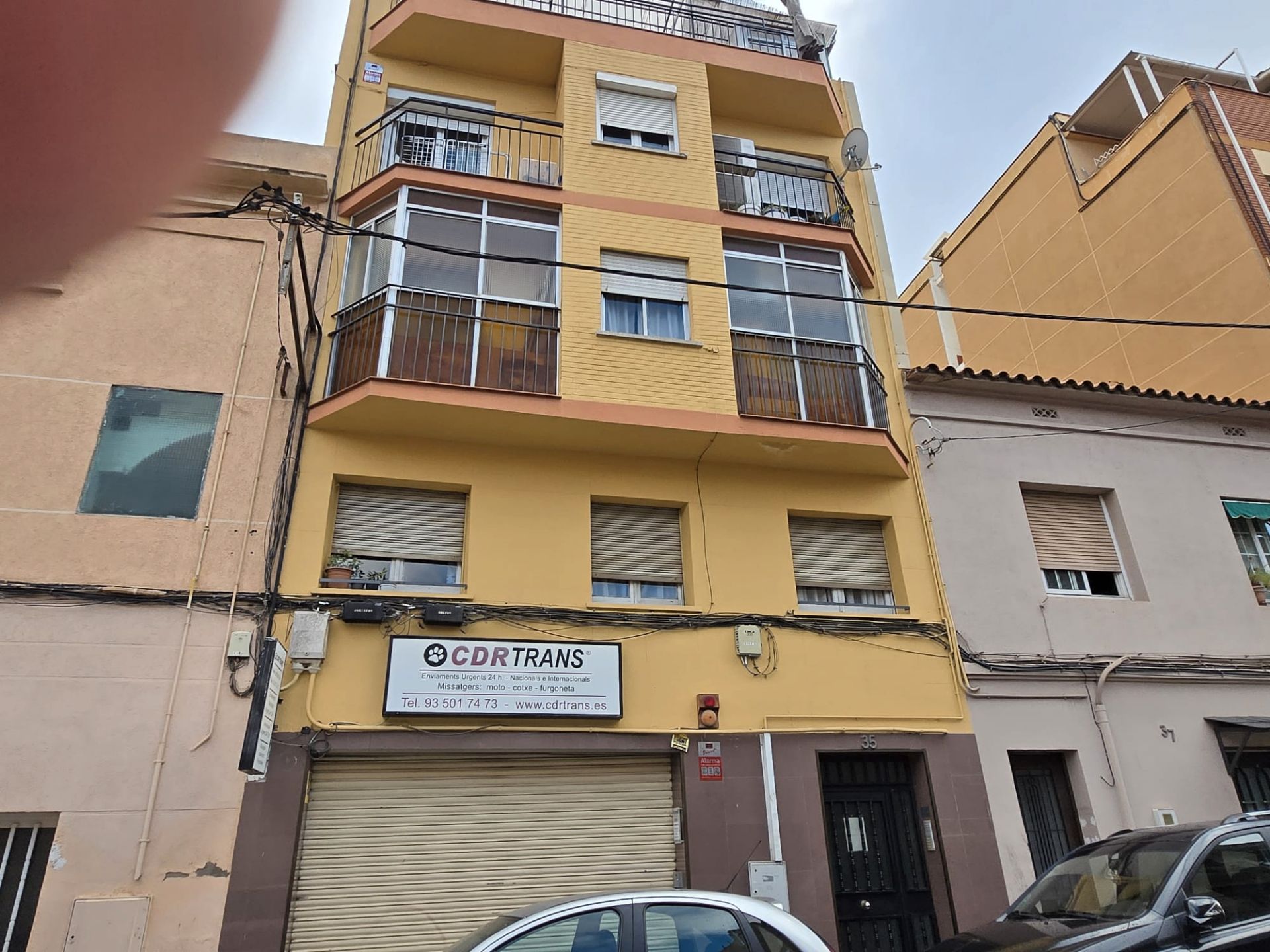 Vista exterior de Pis en venda en Santa Coloma de Gramenet amb Forn i Balcó