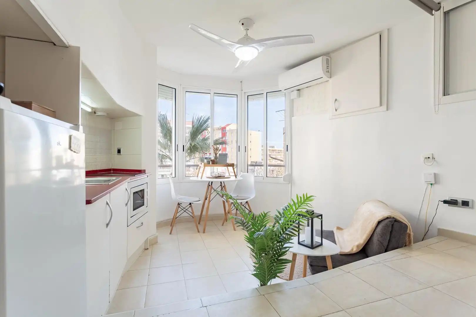 Küche von Wohnung zum Verkauf in Vila-seca mit Klimaanlage, Privatgarten und Schwimmbad