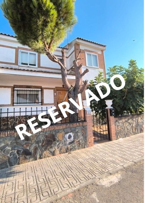 Vista exterior de Casa o xalet en venda en La Puebla de Montalbán amb Calefacció, Jardí privat i Terrassa