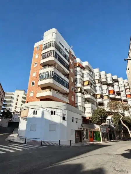 Vista exterior de Pis en venda en Torremolinos amb Aire condicionat i Moblat
