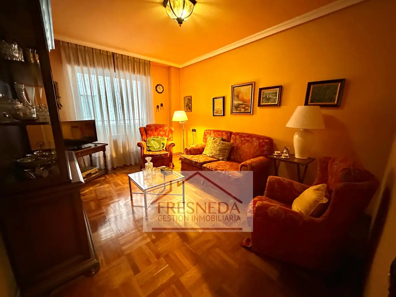 Sala de estar de Piso en venta en Oviedo  con Calefacción, Terraza y Trastero
