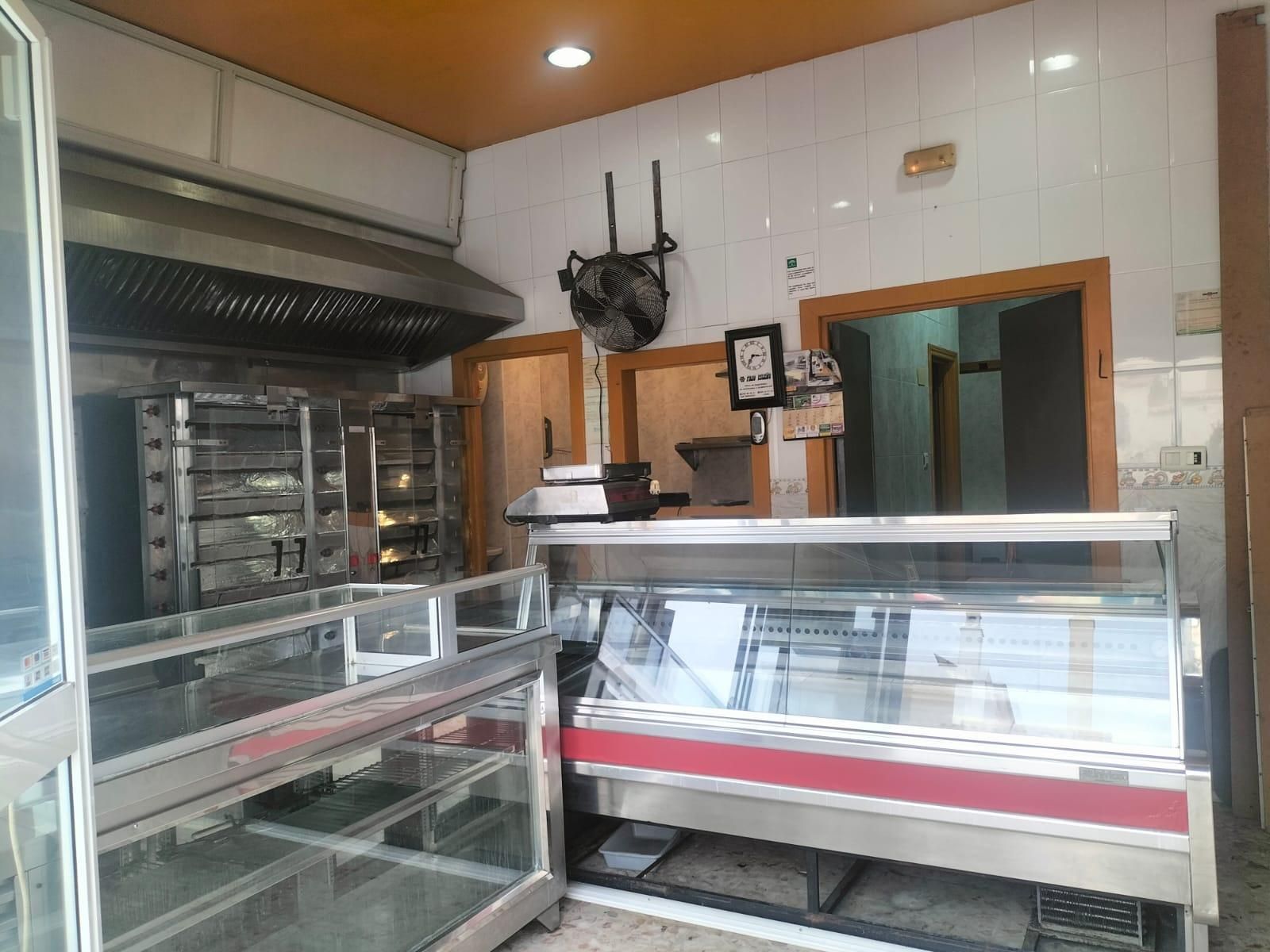 Cuina de Local en venda en Puerto Real amb Moblat